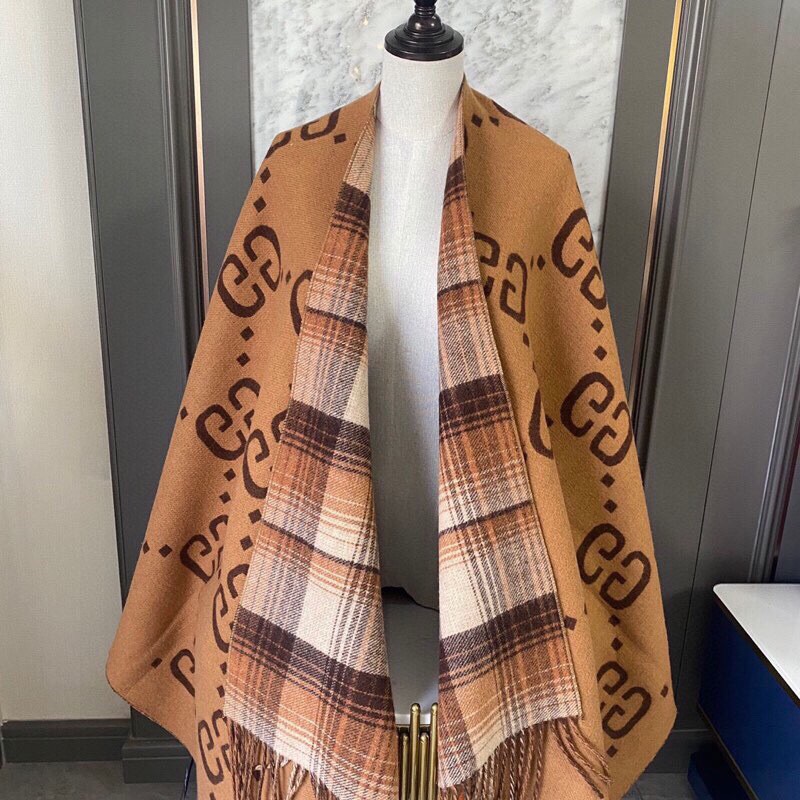 Gucci cloak E26